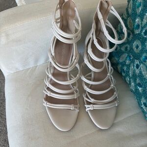 BCBG WHITE STAPPY HEALED (2") SANDALS